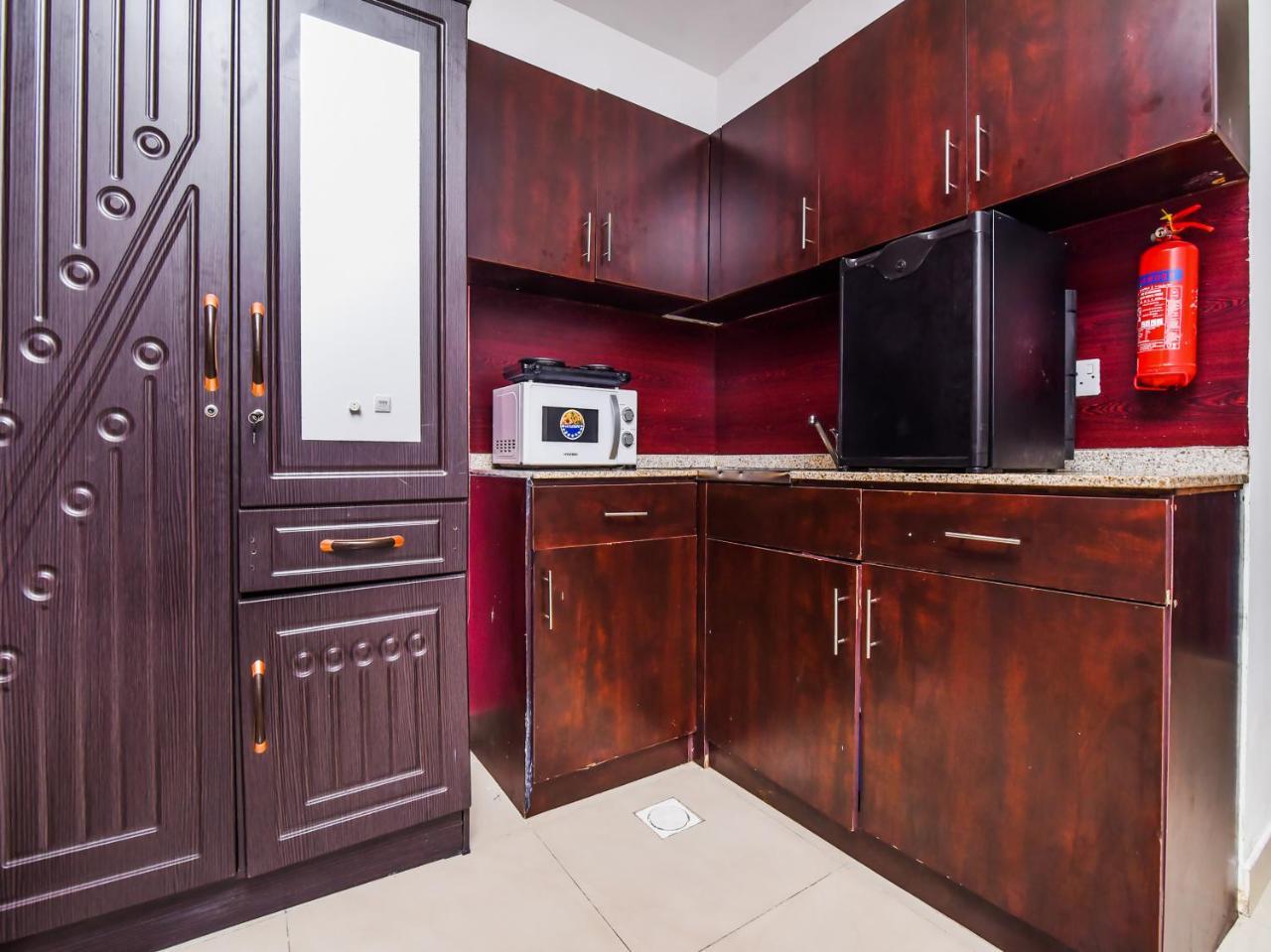 Oyo 138 Empire Hotel Apartments Дубай Екстериор снимка